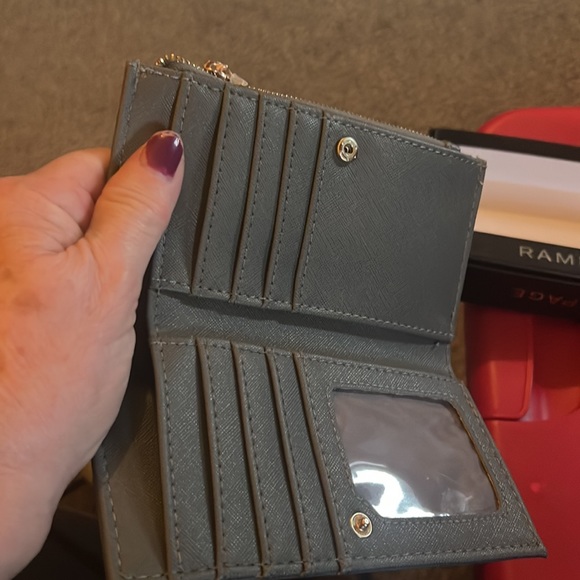 Wallets - Picture 2 of 5